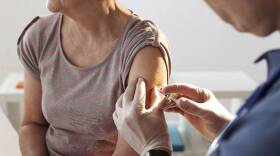 State health officials are urging Indiana residents to get their flu vaccinations.