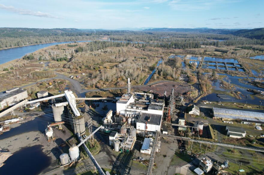Aerial photo of Cosmo facility, showing several leaking tanks and flooding in the defunct mill's surrounding wetlands.
