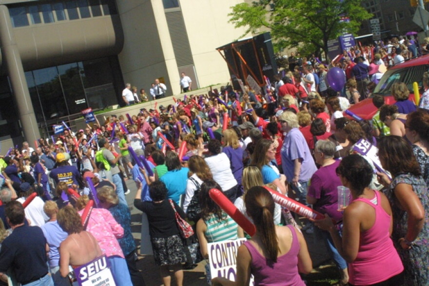 Union workers stage picket outside Buffalo General