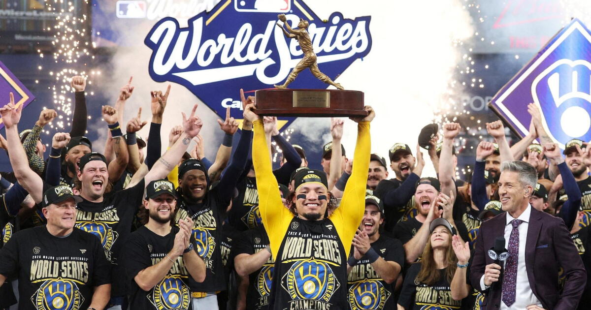 Brewers bring World Series title to MLB's smallest market