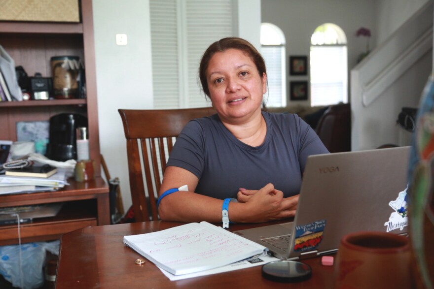 Tamara García es una voluntaria que ayuda a los nicaragüenses a inmigrar legalmente a Estados Unidos con asilo o del proceso probatorio de la administración de Biden.