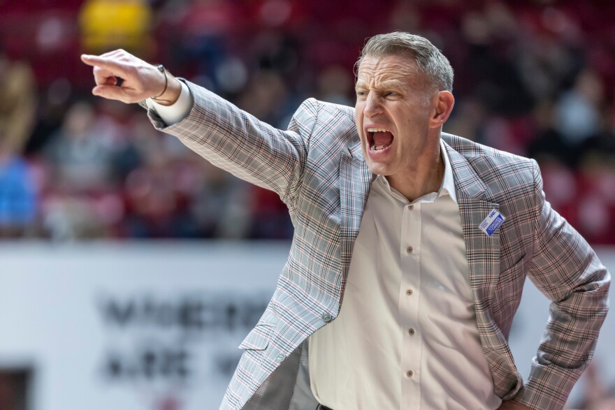 Alabama head coach Nate Oats signals to his players during the first half of an NCAA college basketball game against Missouri Tuesday, Jan. 27, 2026, in Tuscaloosa, Ala. (AP Photo/Vasha Hunt)