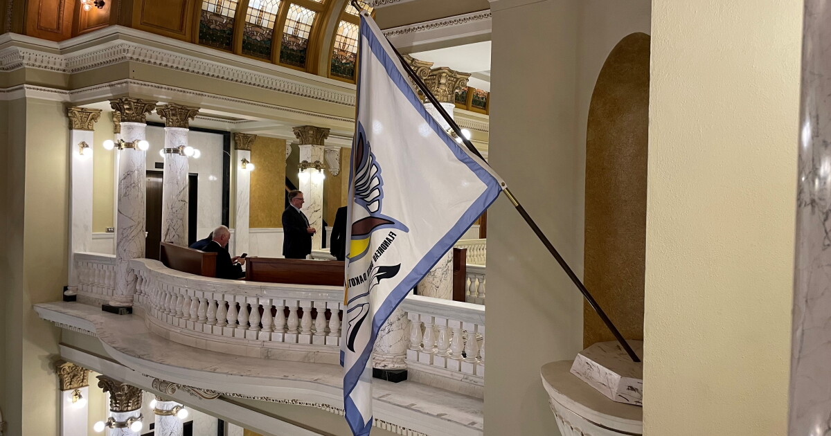 Rotunda Lift Flandreau Tribe lifts Noem ban, places tribal flag in Capitol rotunda ...