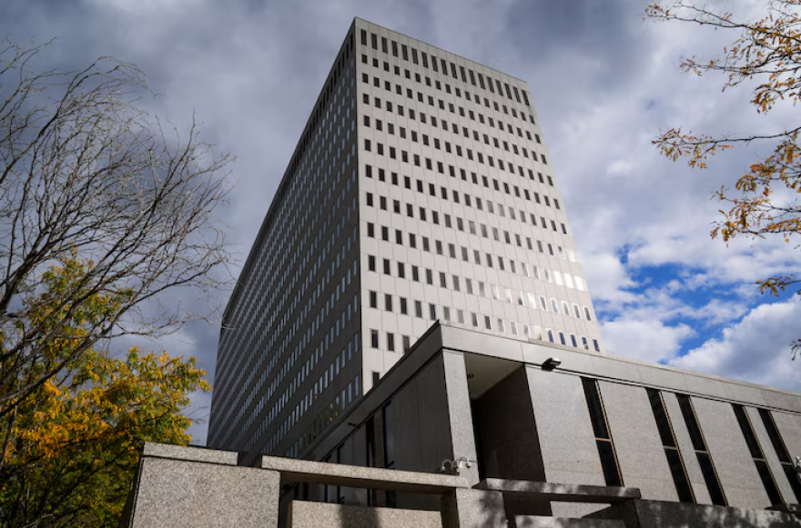 Exterior of the George Fallon Federal Building at 31 Hopkins Plaza in Baltimore, which houses the city's Immigration Court, as well as other U.S. government agencies. (Ulysses Muñoz/The Baltimore Banner)