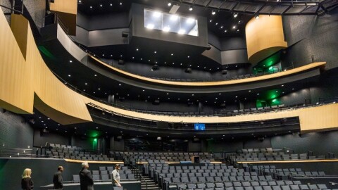 The theater features two balconies, an outdoor amphitheater, a large rehearsal hall, costume and scene shops, as well as a box office, an operations office, and an area for food service.
