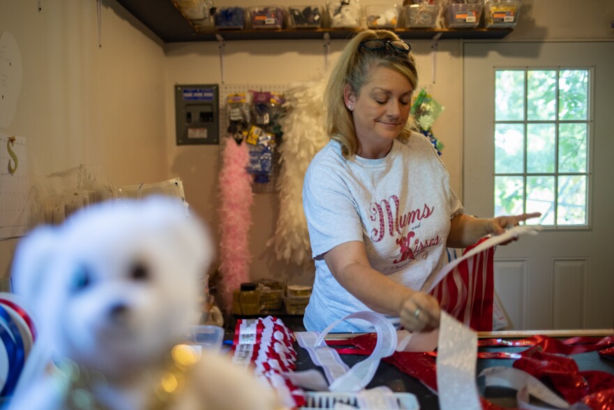 Shannon Gonzalez, owner of Mum’s and Kisses in Crowley, TX, works on a mums in the workshop at her store, on Wednesday, Oct.7, 2020.