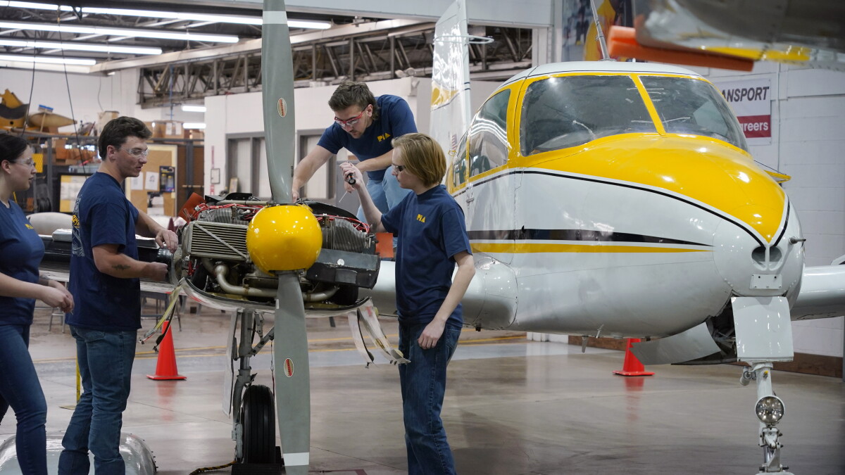 Wave of retirements leaves airplane mechanics in short supply - Vimarsana News