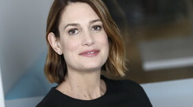 Gillian Flynn poses for a portrait. (Brian Ach/Invision/AP)