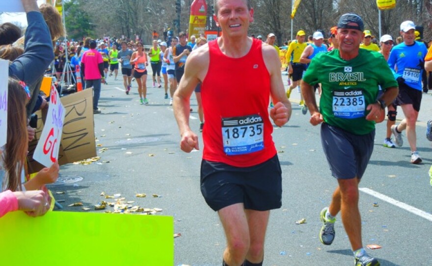 62-year-old Jeff Poppe (in red) at the 26-mile mark.