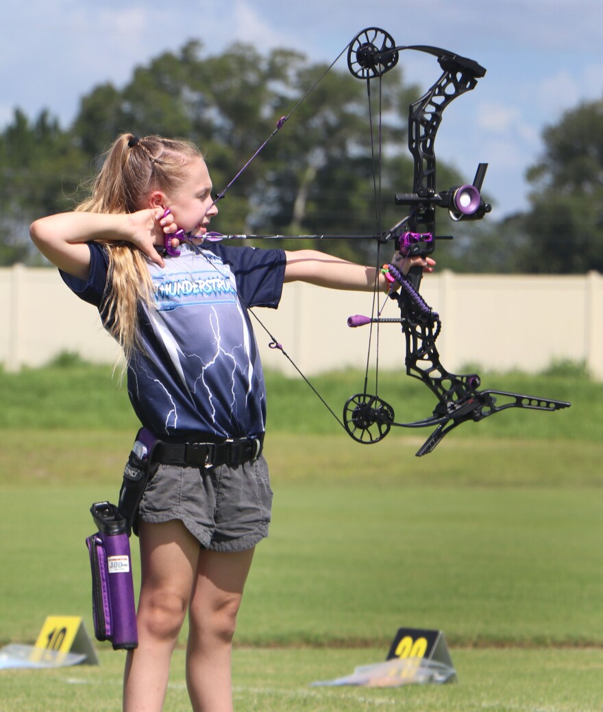 A member of Thunderstruck Archery, a recreational sport league based in Tampa, stands frozen in concentration. (Valentina Sarmiento/WUFT News)