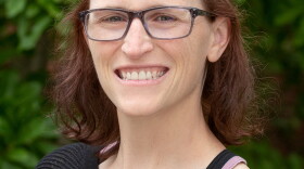 Heather Carlson, University Advancement, faculty/staff, outdoor portrait by Priscilla Grover