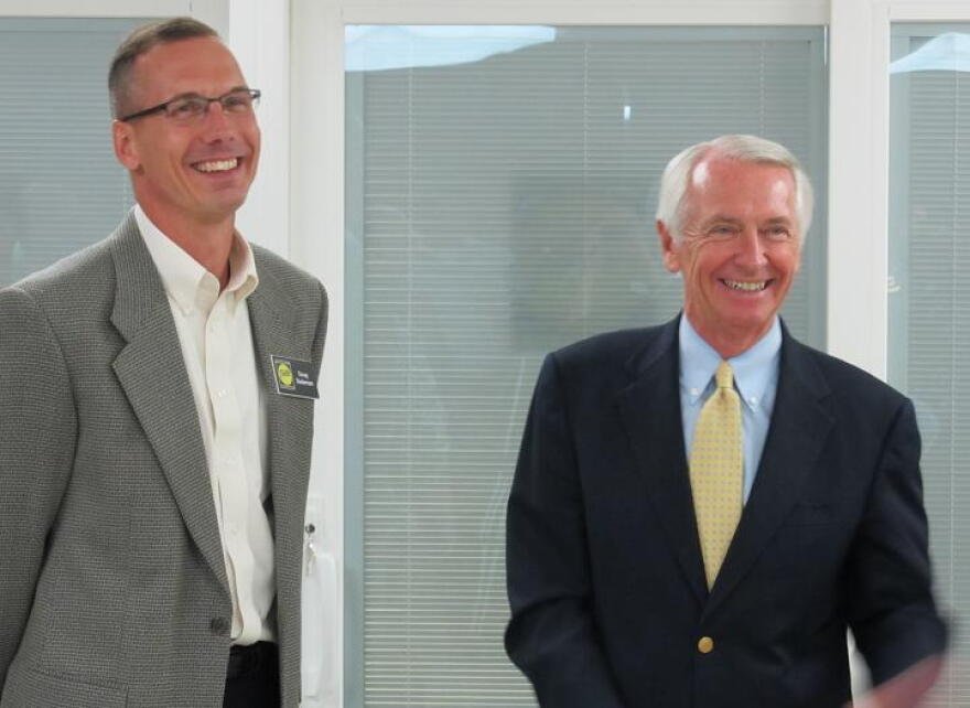 From left: Doug Dieleman, Pella plant manager and Governor Steve Beshear