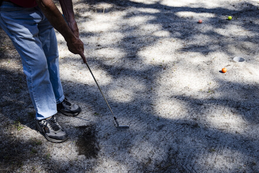 Dennis Ledford putting