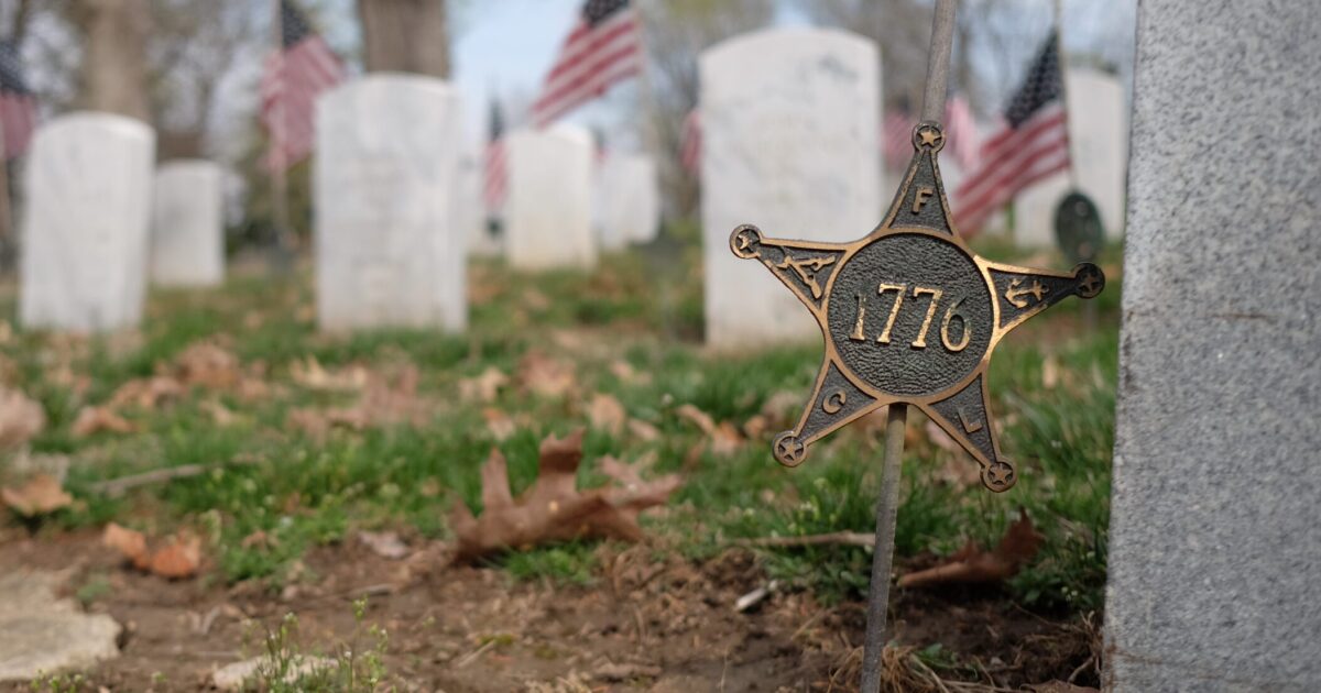 Clean-up website matches Revolutionary War-era cemeteries with helpers