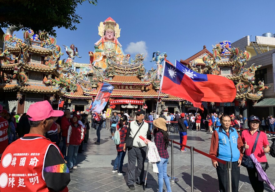 Supporters of Kuomingtang presidential nominee Han Kuo-yu ready for a campaign rally at a Hakka temple south of Taipei, the capital.