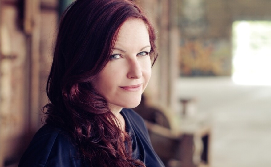 Tanis Rideout is a poet and writer based in Toronto, Canada.