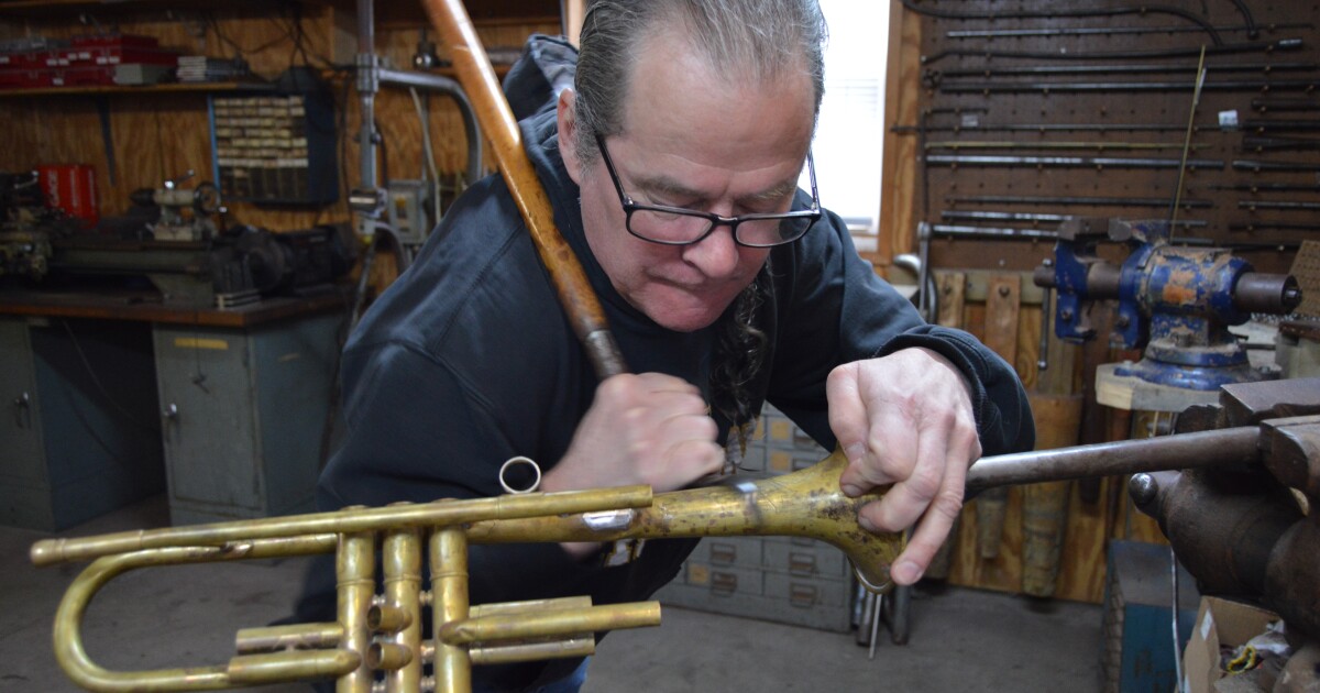 Artisans of Michigan Fixing your horn