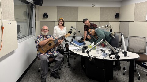 The Fabulous 413 hears live music from Éilís Kennedy and Peter Blanchette.