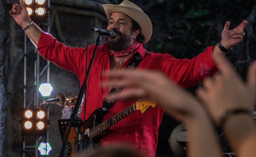 Raul Malo performed with the Mavericks, Elides Ochoa and others at the Jardines de la Tropical. Built in the late 1800’s by the Herrera family owners of the La Tropical Brewery Photographs by John Partipilo ©2017
