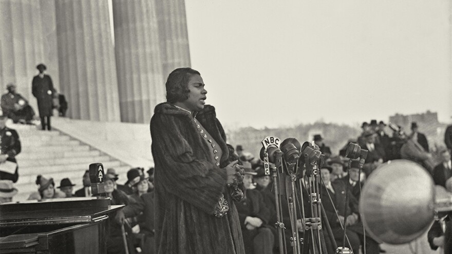 Marian Anderson singing in front of Lincoln Memorial and surrounded by crowd