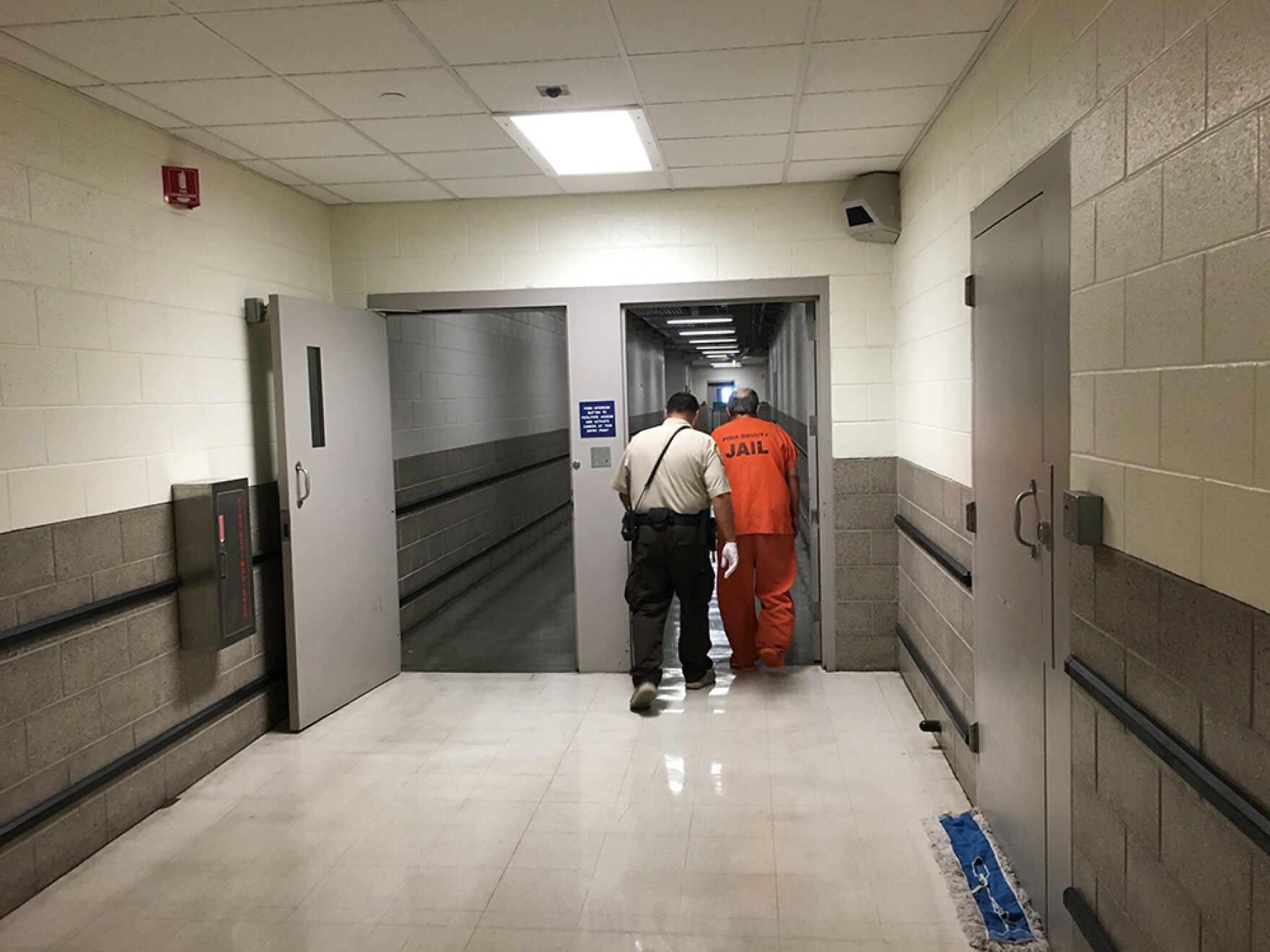 After Hobbs vetoed Arizona ICE Act, new bill would require county jails ...