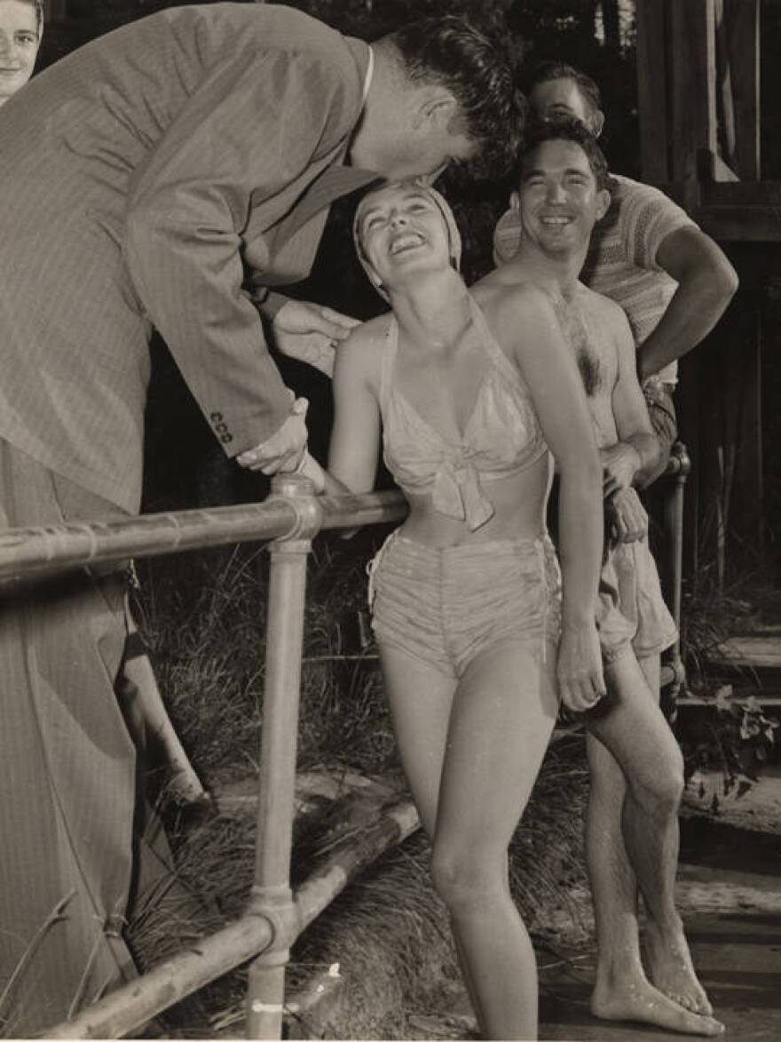 Jim Folsom kissing a woman in the 1940s.