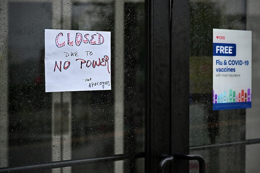 A sign notifies customers in that a power outage has closed the CVS in downtown Storrs, Ct. during a Nor’easter on September 26, 2026.