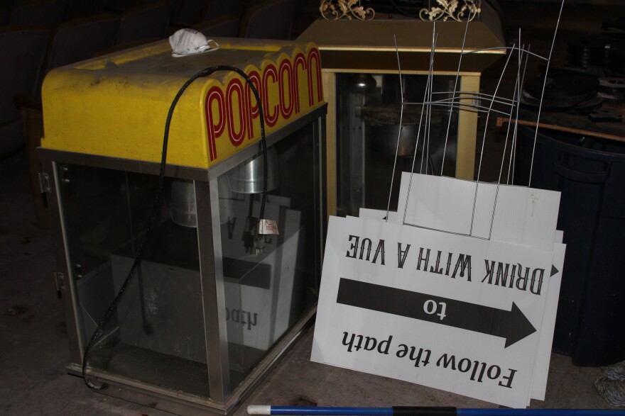 A shot of two vintage popcorn machines and a sign that reads "Follow the path to drink with a vue"