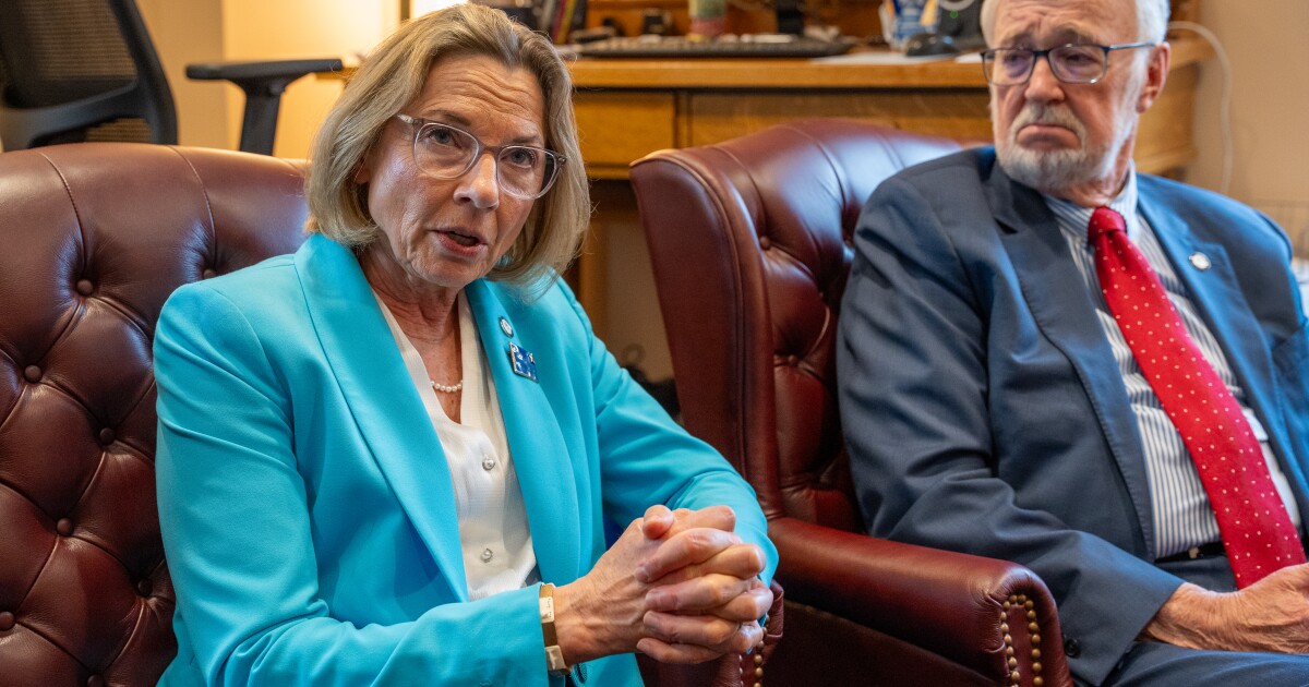 Importante reescritura del impuesto sobre el petróleo encabeza nuevo proyecto de ley de impuestos de Dunleavy en el Senado de Alaska.