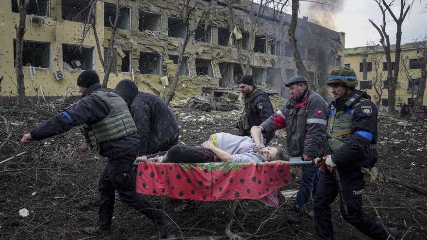 Evgeniy Maloletka/AP