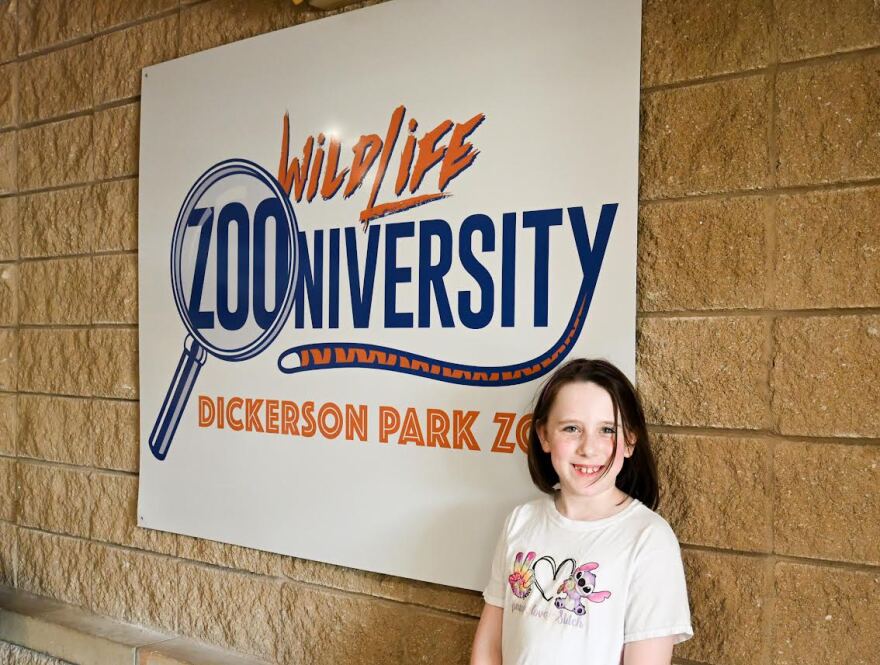 Little Girl going into the Dickerson Zoo's Zooniveristy