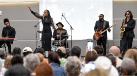 That’s international jazz singer and Palm Beach County native Bianca Rosarrio and the Smooth Operators cover legendary classic msuic, from Sade to Anita Baker.