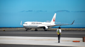 A Japan Airlines flight arrives in Kona on Aug. 2, 2022.