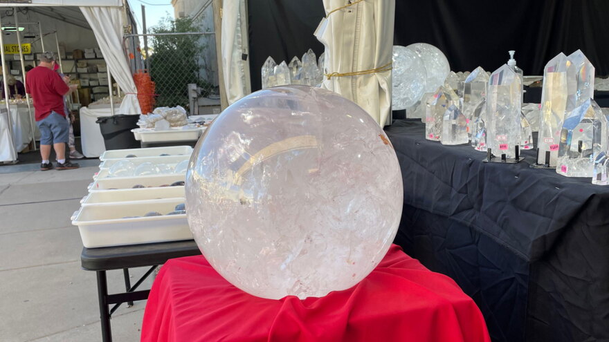 Showcase 2022 - Quartz sphere