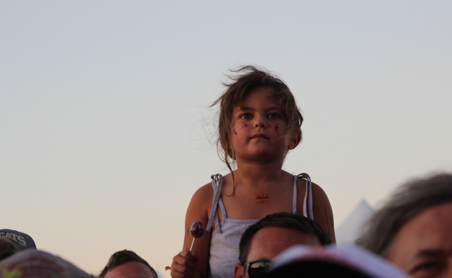 A young concert goer sits on her dad's shoulders to watch Hayes Carll