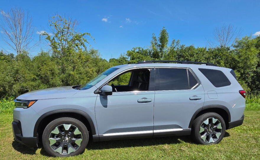 2026 Honda Pilot AWD Elite profile