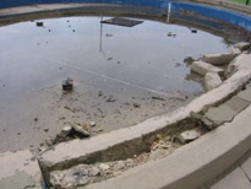 The 1899 Women's Leadership Fountain at 9th and Paseo. The stonework is crumbling, and the lights and railing are gone.