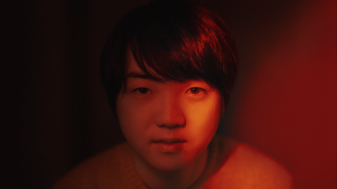 Mao Fujita, in all red.