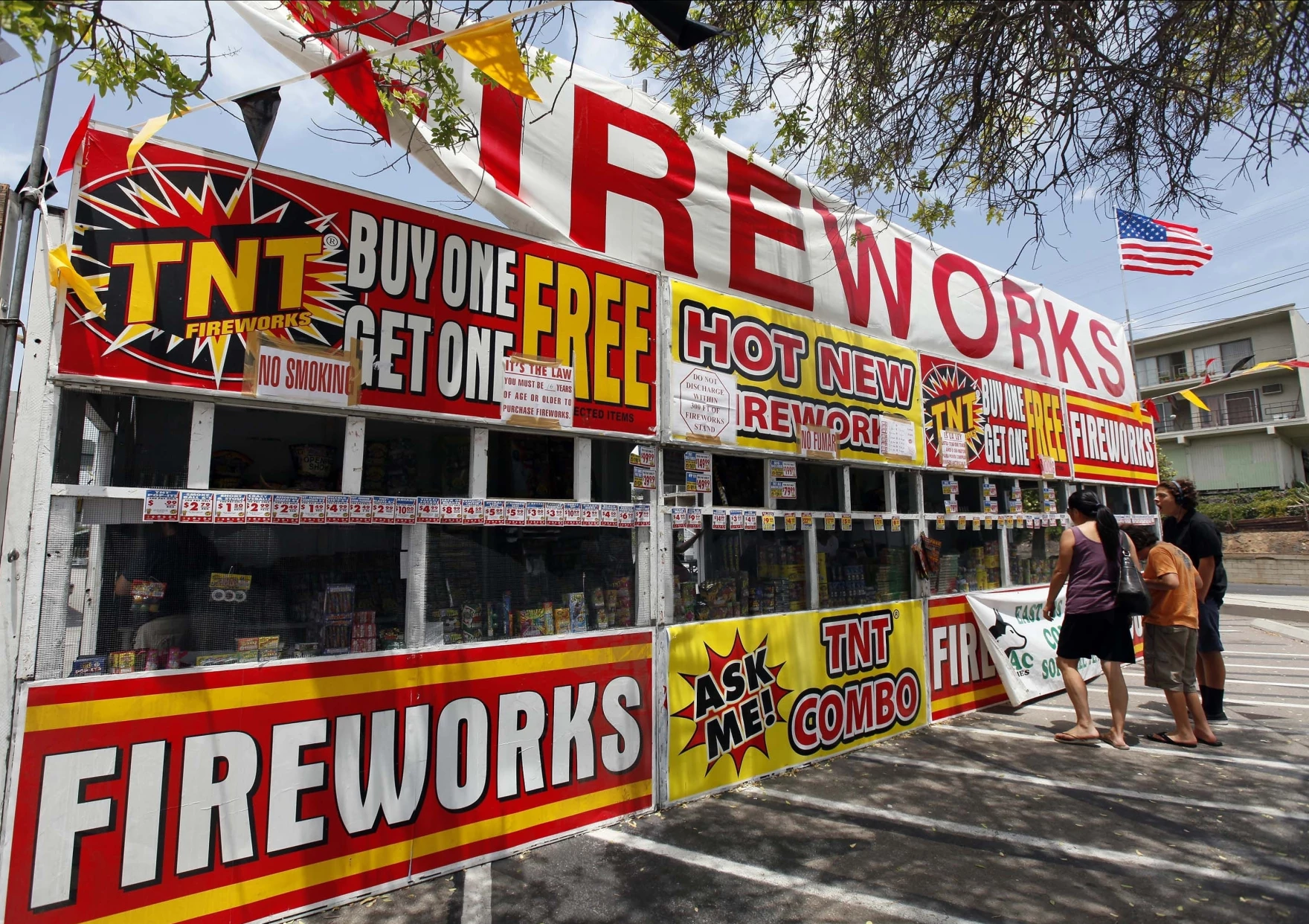 Buy fireworks at sanctioned stands, and beware of burn risks, Las Vegas deputy fire marshal and burn center doctor warn