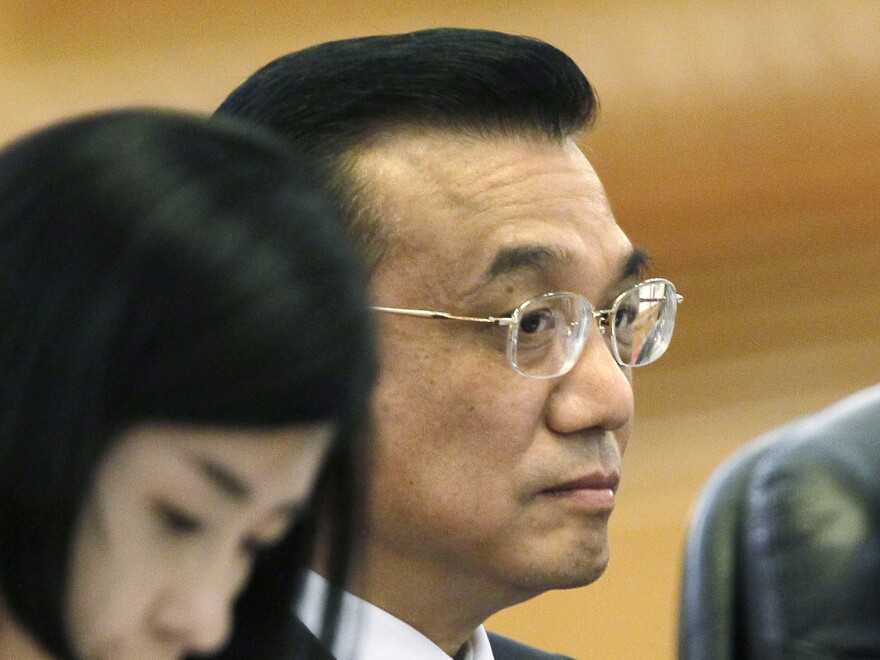 Chinese Premier Li Keqiang (right) listens to Singapore's Prime Minister Lee Hsien Loong during a meeting last month.