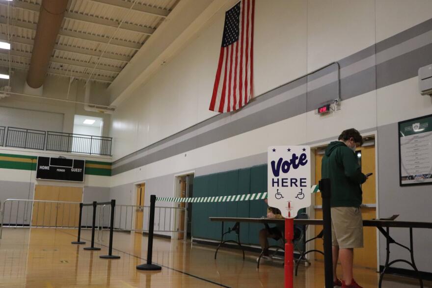 Early voting at the UNC Charlotte Belk Gymnasium, 2020.