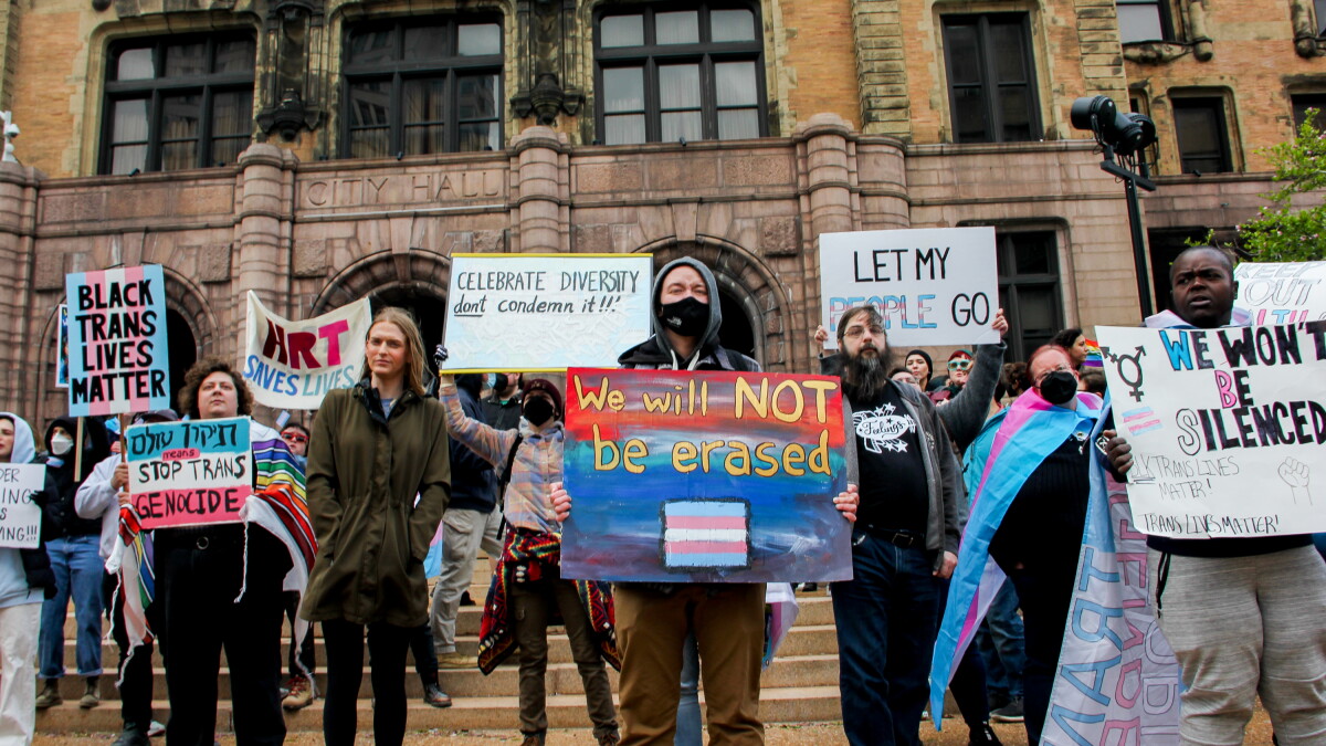 For Missouri activists, end of attorney general's trans health care ban is only a temporary win - Vimarsana News
