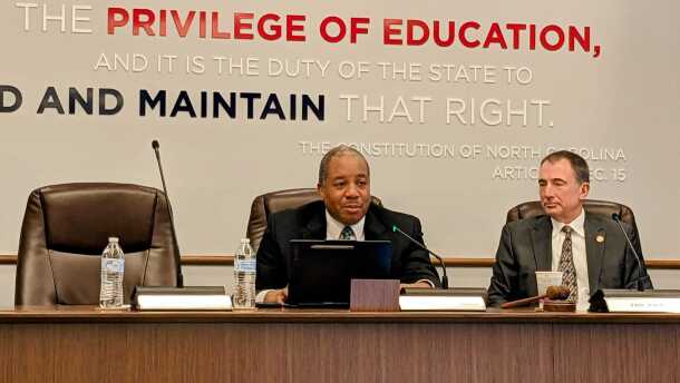 Mo Green (left) speaks at this week's state Board of Education meeting.