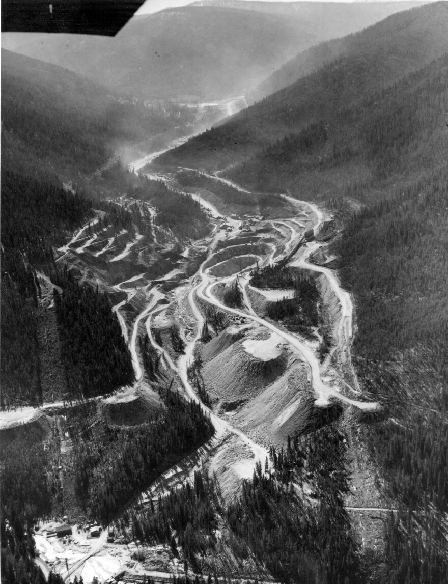An undated bird's-eye view of the Yellow Pine pit