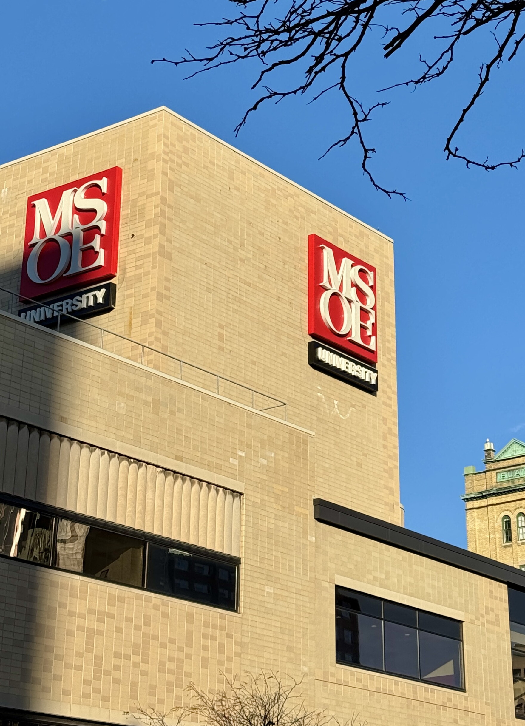 Milwaukee School of Engineering students fight to evict ICE from campus ...