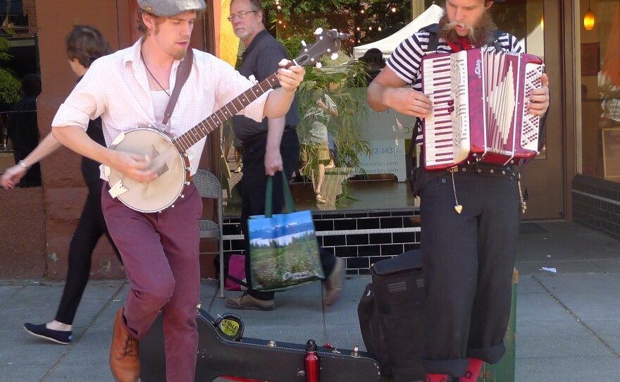 Street musicians at the Ballard farmers market.