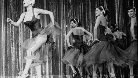Day plays chorus girl Ethel "Dynamite" Jackson in 1952's <em>April in Paris</em>.