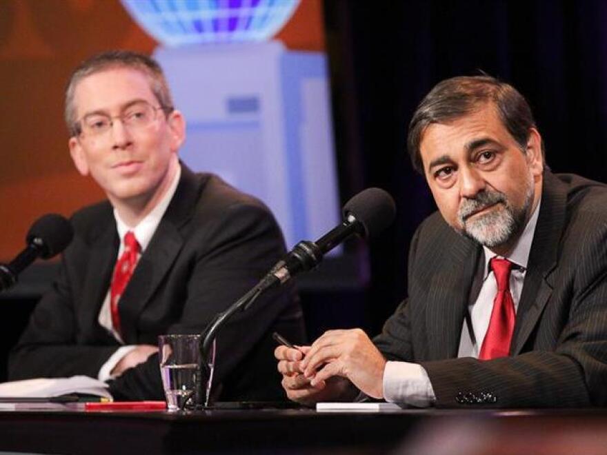 Bryan Caplan (left) and Vivek Wadhwa argue in favor of the motion "Let Anyone Take A Job Anywhere."