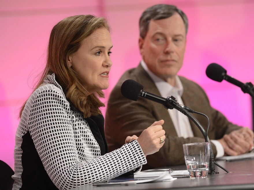 Michèle Flournoy and Philip Zelikow argued for the measure.