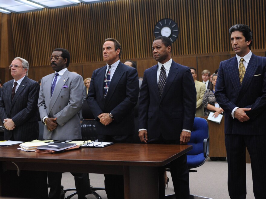 (l-r) Nathan Lane, Courtney B. Vance, John Travolta, Cuba Gooding, Jr., and David Schwimmer in <em>The People v. OJ Simpson.</em>